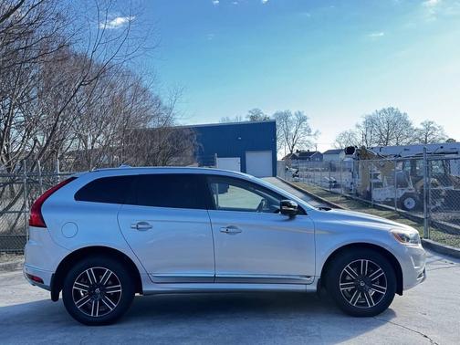2017 Volvo XC60 T5 Dynamic