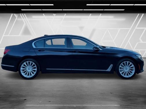 2018 BMW 740 740i 4dr Sedan