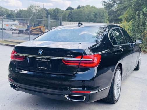 2018 BMW 740 740i 4dr Sedan