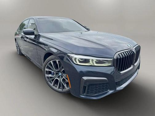 Carbon Black Metallic 2022 BMW 740 i