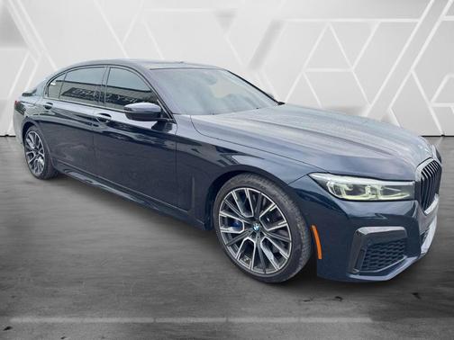 Carbon Black Metallic 2022 BMW 740 i
