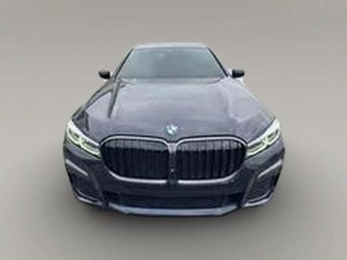 Carbon Black Metallic 2022 BMW 740 i
