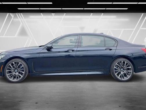 Carbon Black Metallic 2022 BMW 740 i