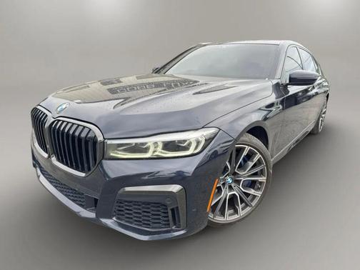 Carbon Black Metallic 2022 BMW 740 i