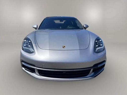 GT Silver Metallic 2017 Porsche Panamera 4S