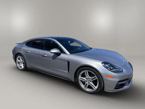 GT Silver Metallic 2017 Porsche Panamera 4S