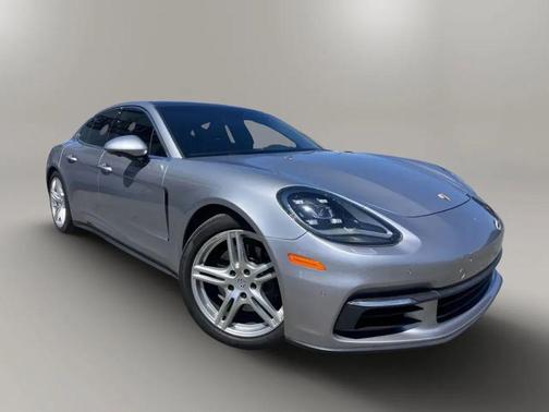 GT Silver Metallic 2017 Porsche Panamera 4S