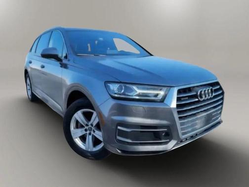 Graphite Gray Metallic 2017 Audi Q7 2.0T Premium