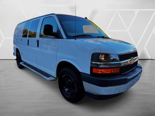 Summit White 2020 Chevrolet Express 2500 RWD 2500 Regular Wheelbase WT