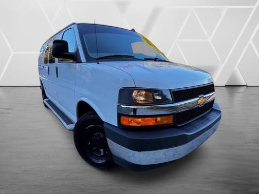 Summit White 2020 Chevrolet Express 2500 RWD 2500 Regular Wheelbase WT