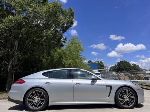 2016 Porsche Panamera Edition