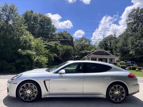 2016 Porsche Panamera Edition