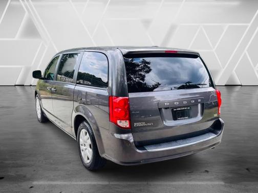 Granite Pearlcoat 2019 Dodge Grand Caravan SE
