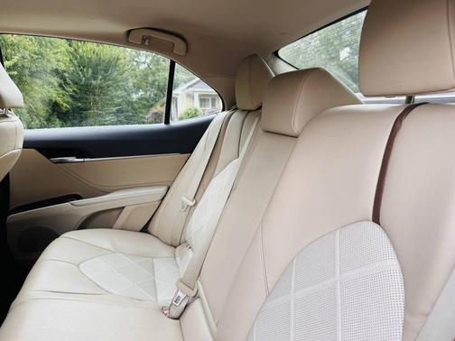 2018 Toyota Camry Hybrid XLE