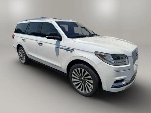 White Platinum Clearcoat Metallic 2019 Lincoln Navigator Reserve