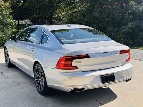 2018 Volvo S90 T5 Momentum