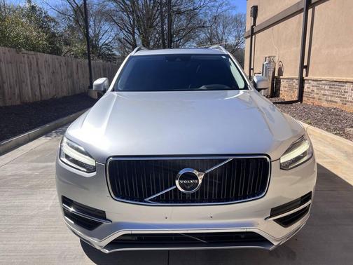 2017 Volvo XC90 T6 Momentum