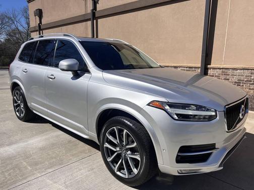 2017 Volvo XC90 T6 Momentum