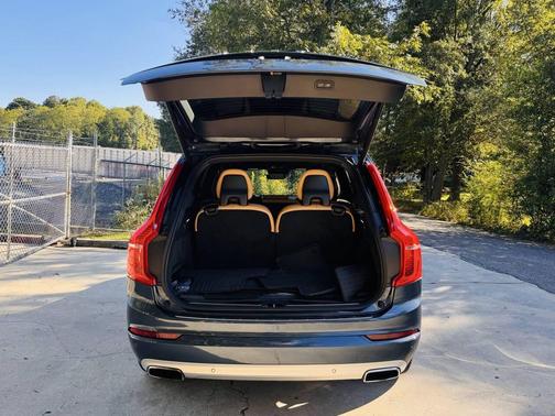 2018 Volvo XC90 T6 Momentum