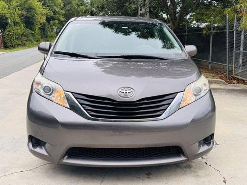 2013 Toyota Sienna LE