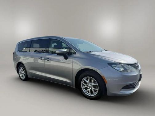 Billet Silver Metallic Clearcoat 2017 Chrysler Pacifica Touring