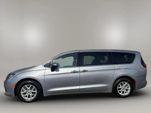 Billet Silver Metallic Clearcoat 2017 Chrysler Pacifica Touring