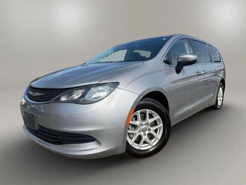 Billet Silver Metallic Clearcoat 2017 Chrysler Pacifica Touring