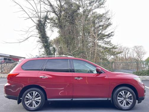 2017 Nissan Pathfinder SL