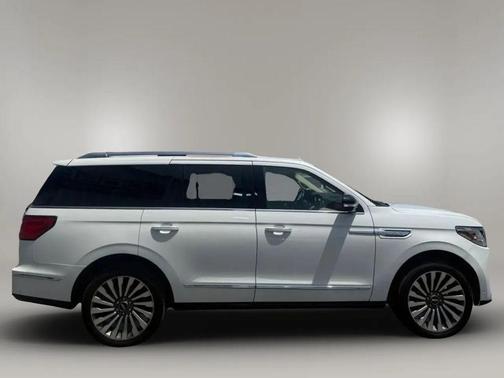 Pristine White 2020 Lincoln Navigator Reserve