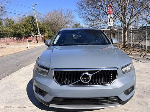 2022 Volvo XC40 T5 Momentum