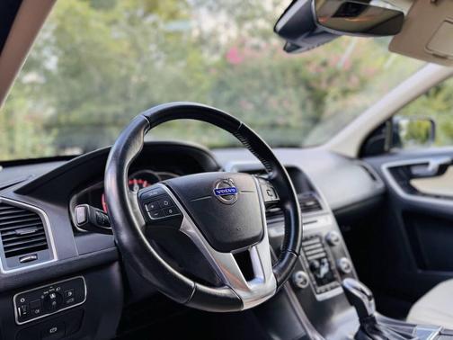2016 Volvo XC60 T5 Drive-E Premier