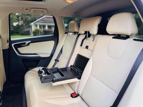 2016 Volvo XC60 T5 Drive-E Premier