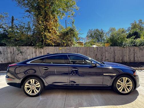 2015 Jaguar XJ Base