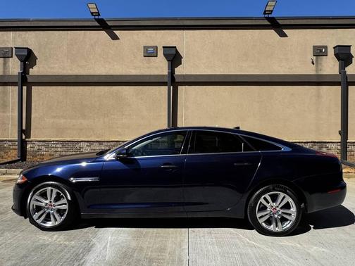 2015 Jaguar XJ Base