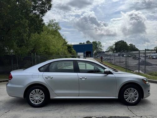 2014 Volkswagen Passat 1.8T Auto S