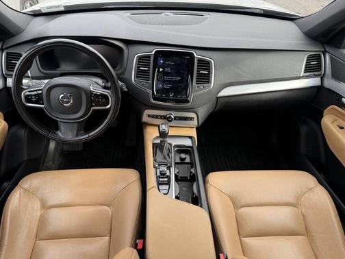 2018 Volvo XC90 T5 Momentum