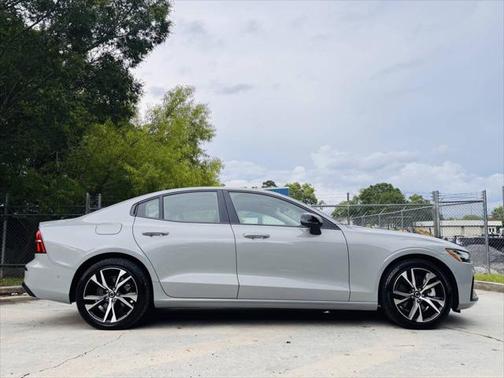 2024 Volvo S60 B5 Plus Dark Theme