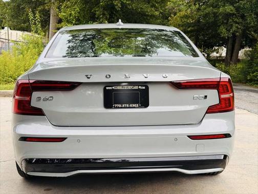 2024 Volvo S60 B5 Plus Dark Theme