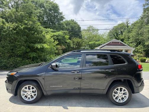 2016 Jeep Cherokee Sport