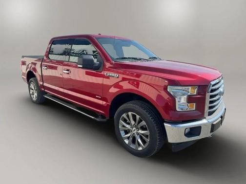 Ruby Red Metallic Tinted Clearcoat 2017 Ford F-150 XLT