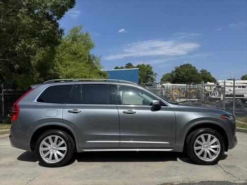 2017 Volvo XC90 T6 Momentum