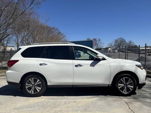 2017 Nissan Pathfinder SL