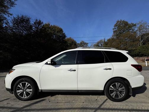 2017 Nissan Pathfinder SL