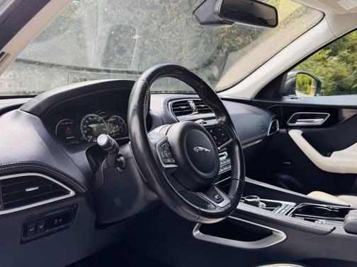 2017 Jaguar F-PACE 35t R-Sport