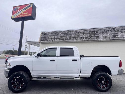 2017 RAM 2500 Tradesman Crew Cab 4x4 6'4' Box