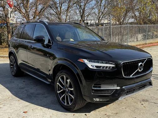 2017 Volvo XC90 T6 Momentum