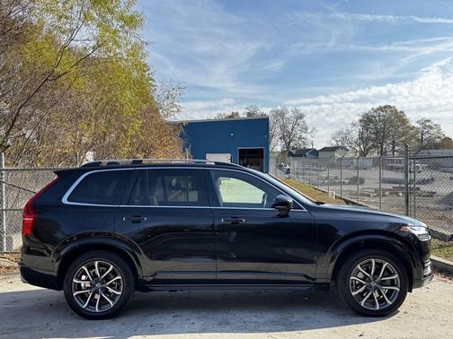 2017 Volvo XC90 T6 Momentum