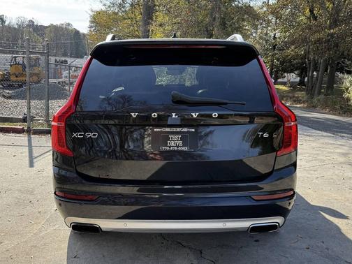 2017 Volvo XC90 T6 Momentum