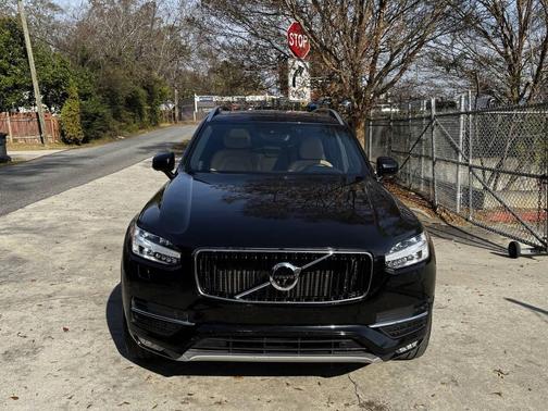 2017 Volvo XC90 T6 Momentum