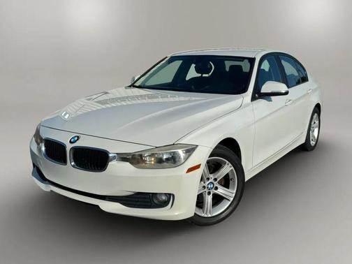White 2015 BMW 320 i
